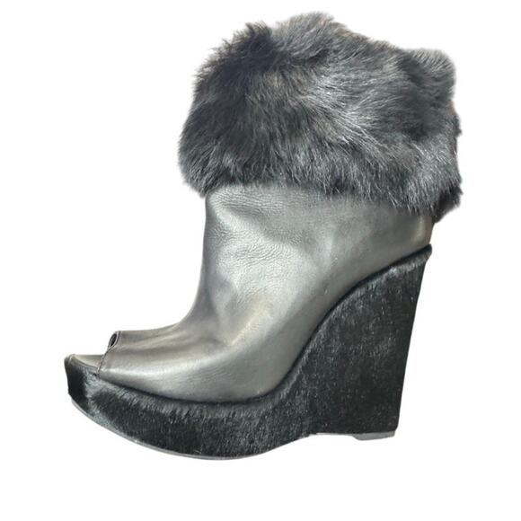 $1495 PRADA BLACK LEATHER AND FUR PEEP TOE BOTTIES BOOTS SHOES SZ 39 OR 8.5 - Picture 1 of 10